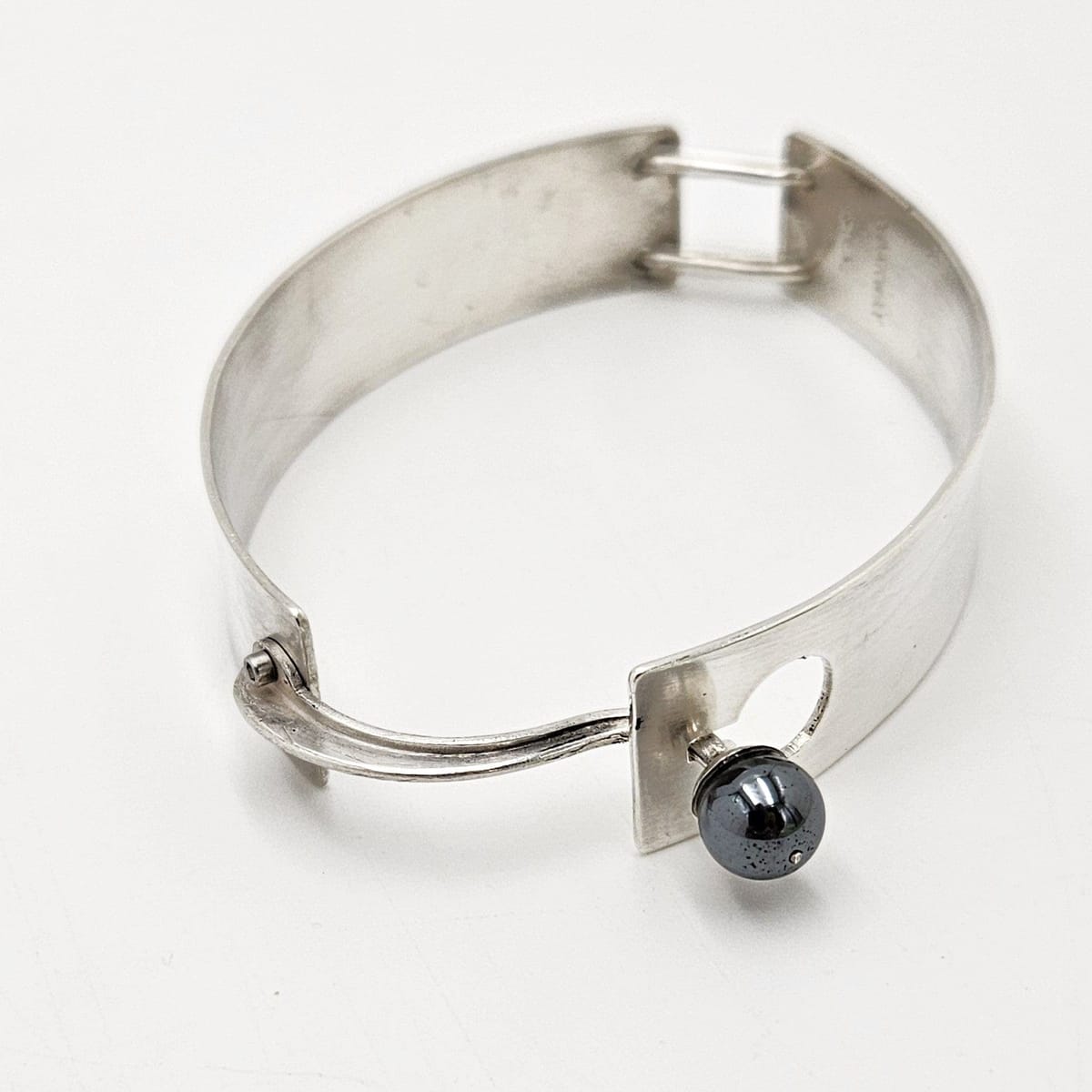 Darway Jewelry C. Darway Sterling Hematite Modernist Top Latching Bangle Bracelet