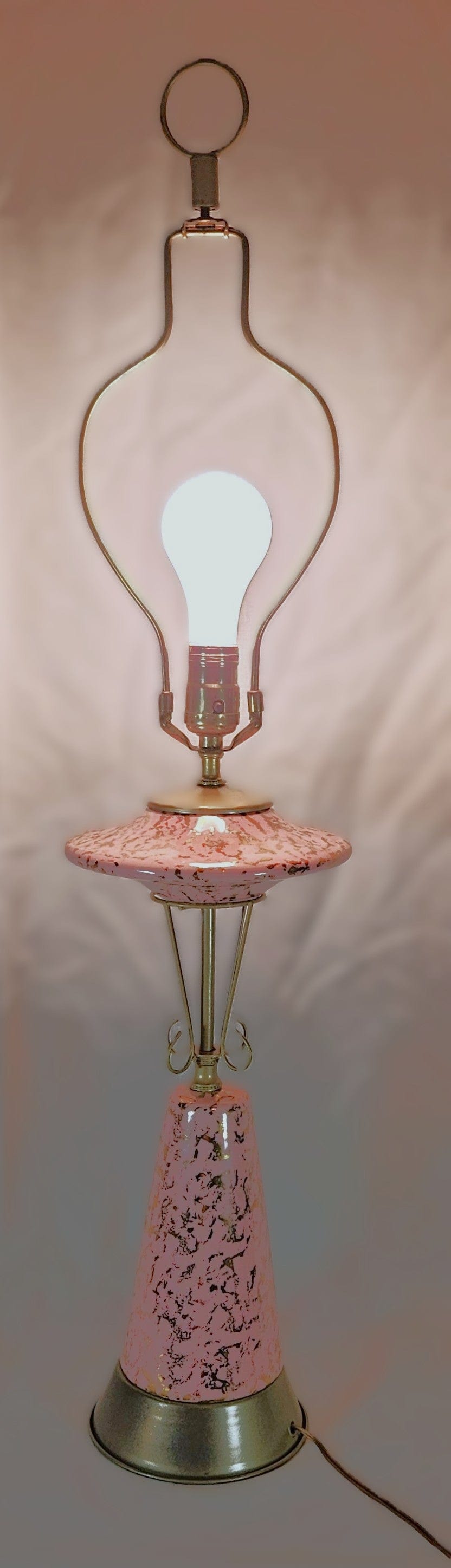 MCM Retro Atomic Lamp Lighting MCM Retro Atomic Large Pink & Gold Ceramic + Brass Table Lamp Orig Shade