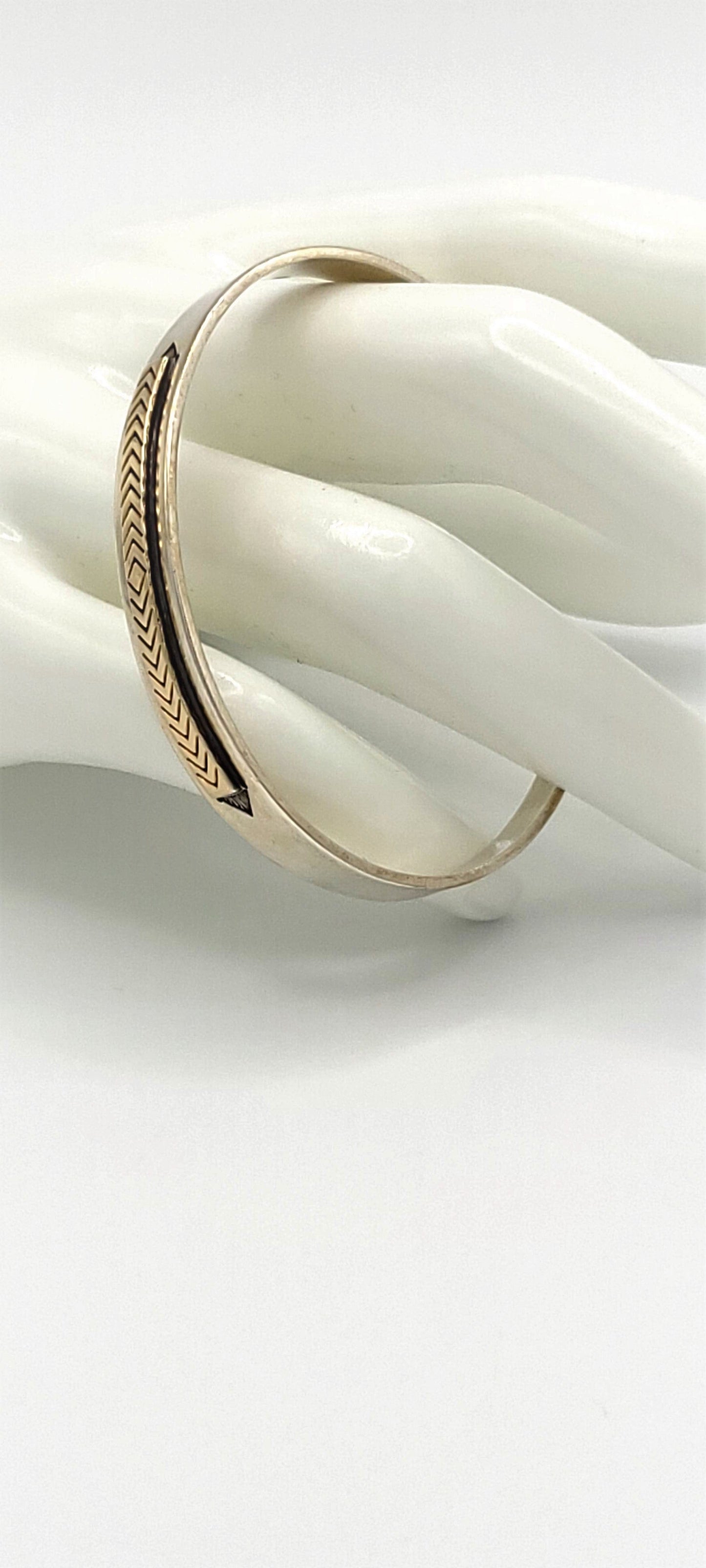 MM Rogers Jewelry 925S & 14k Gold J. Yazzie Navajo for MM Rogers Unisex Cuff Bracelet Circa 1980s