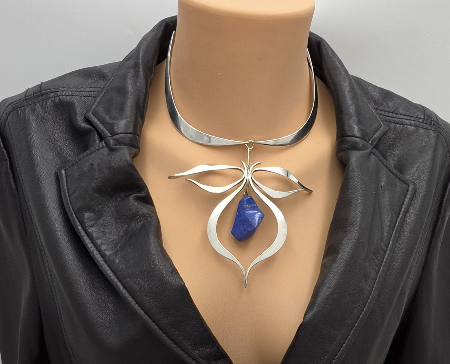 Vintage Artisan Sterling Silver Lapis Lazuli Sculptural Modernist Collar Necklace