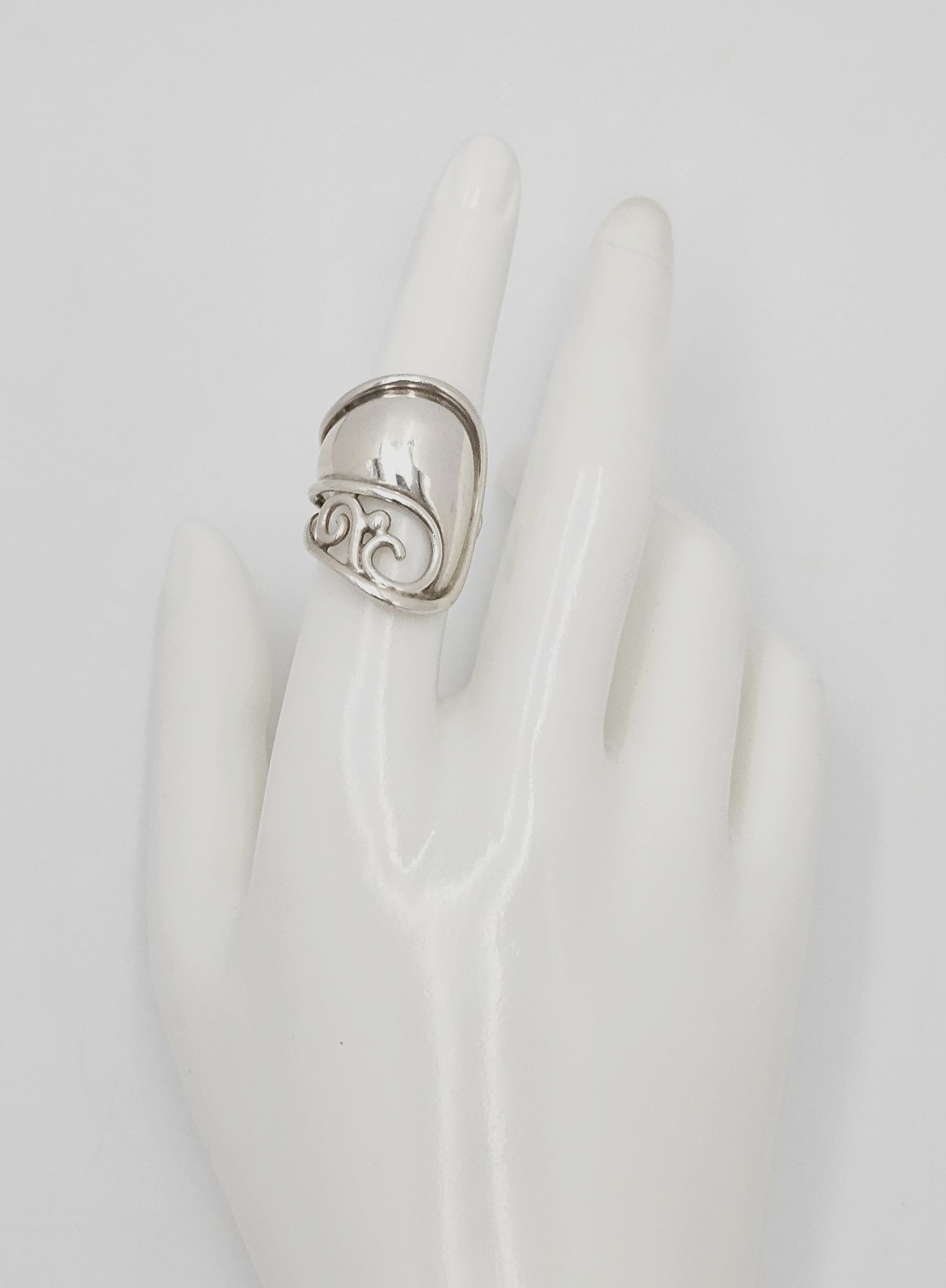 Ensemble bague et bracelet manchette moderniste abstrait de la designer danoise Janina Nielsen, années 1980