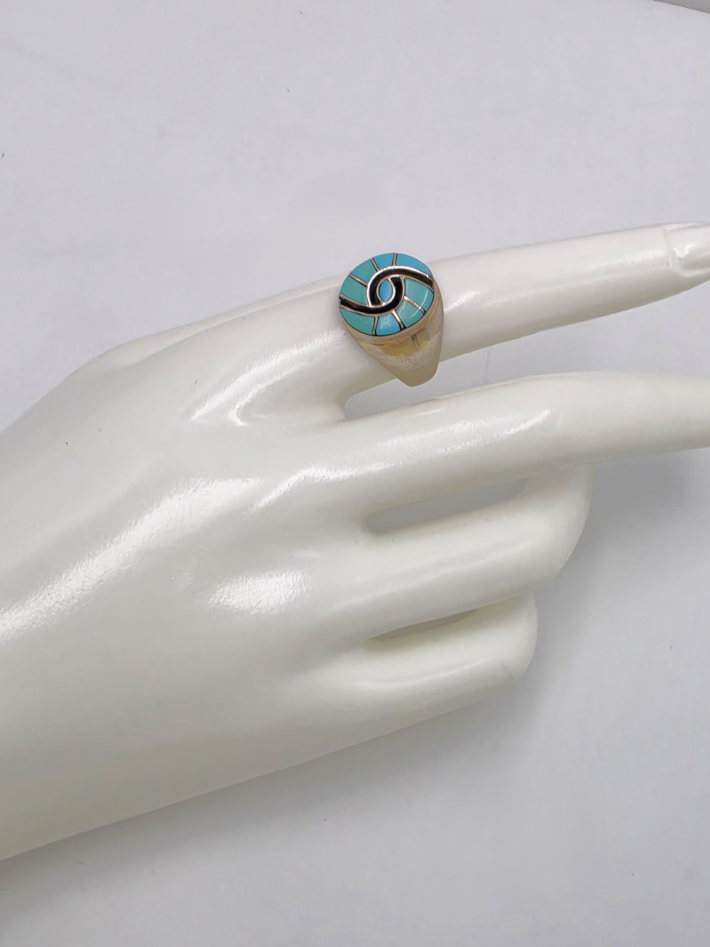 Fremragende Zuni Amy Quandelacy Turkis + Onyx Indlagt Kolibri Ring ca. 1980'erne