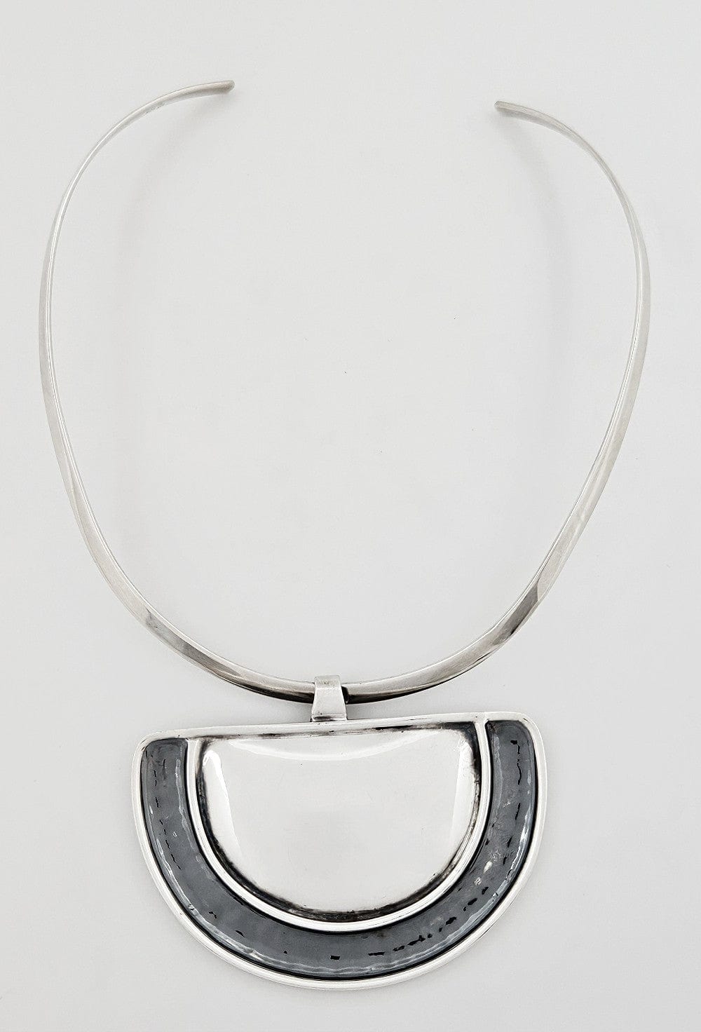 Janina Denmark Jewelry Janina & Lars Nielsen Modernist 925 Hammered XL Pendant Neck Ring 1980s