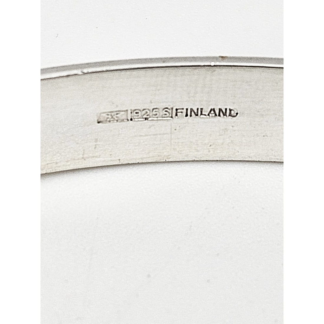 Kupittaan Kulta Jewelry Elis Kauppi Kupittaan Kulta Finland Modernist Sterling Top Latch Bangle 1950s
