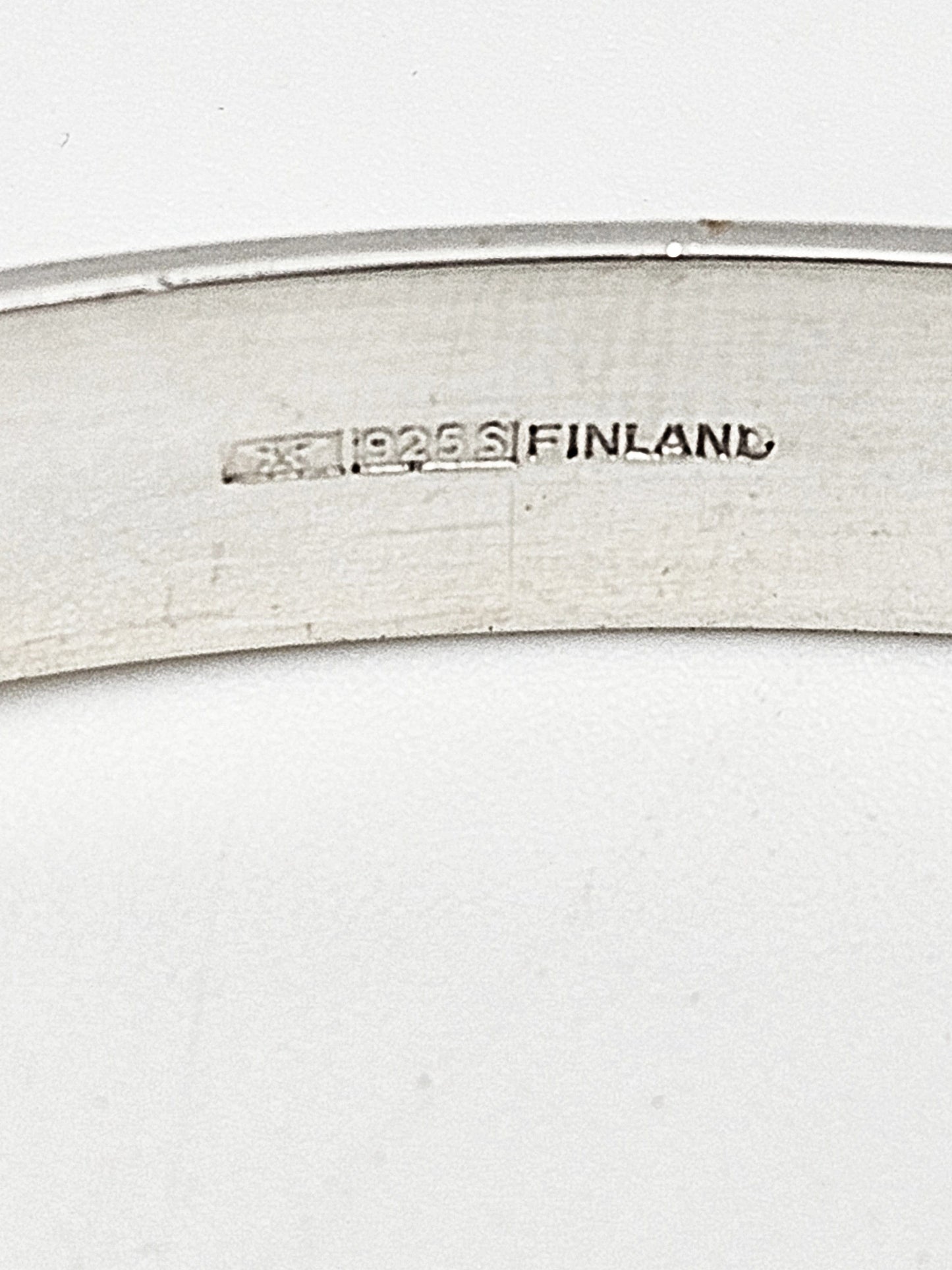 Kupittaan Kulta Jewelry Elis Kauppi Kupittaan Kulta Finland Modernist Sterling Top Latch Bangle 1950s