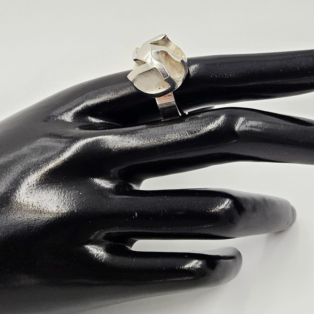 Matti J Hyvarinen - Sirokuru Jewelry Matti J Hyvärinen Sirokoru Finland Abstract Mod Sterling Silver Ring Circa