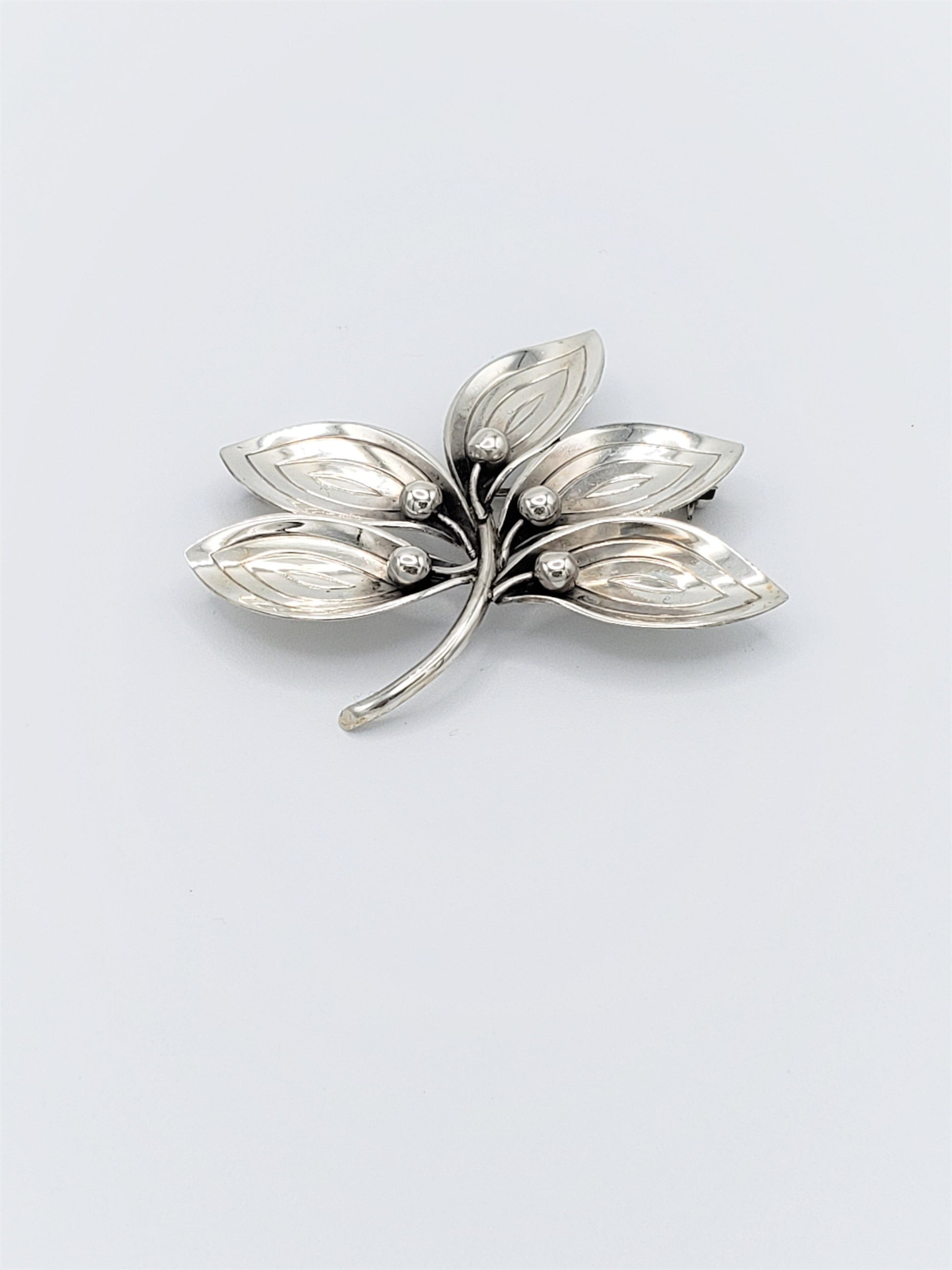 A & K Denmark Jewelry Denmark Designer Aarre Krogh A&K Sterling Silver 5 Leaf Brooch Pendant 1950s