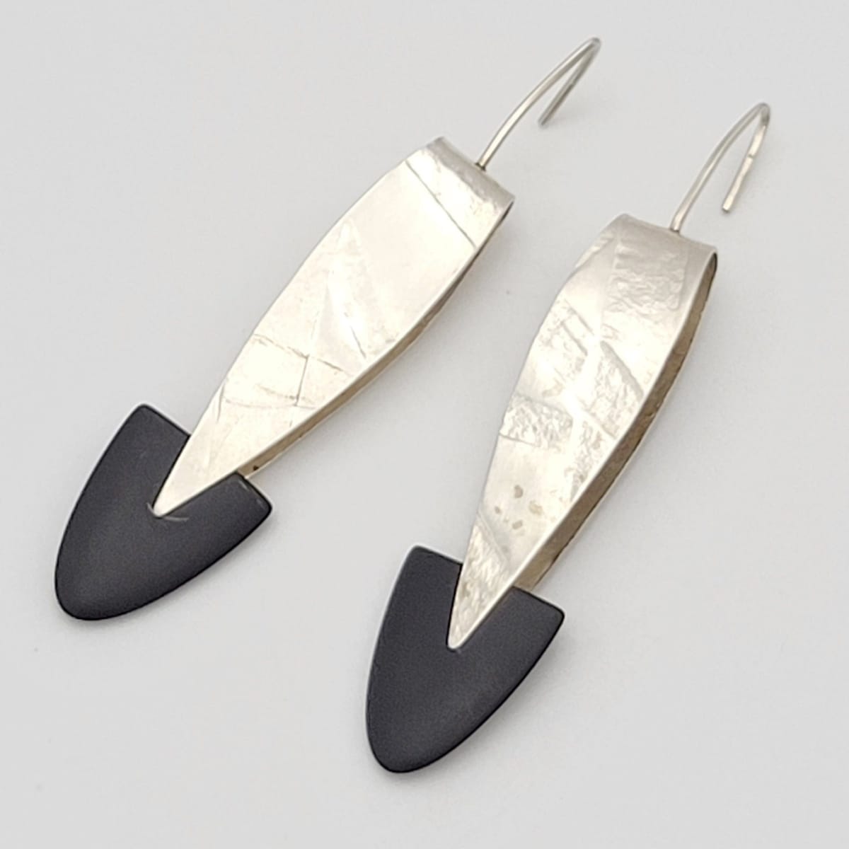 Bender Sterling Jewelry Designer Shellie Bender Modernist Sculptural Sterling &amp; Onyx Dangle Earrings 1980&