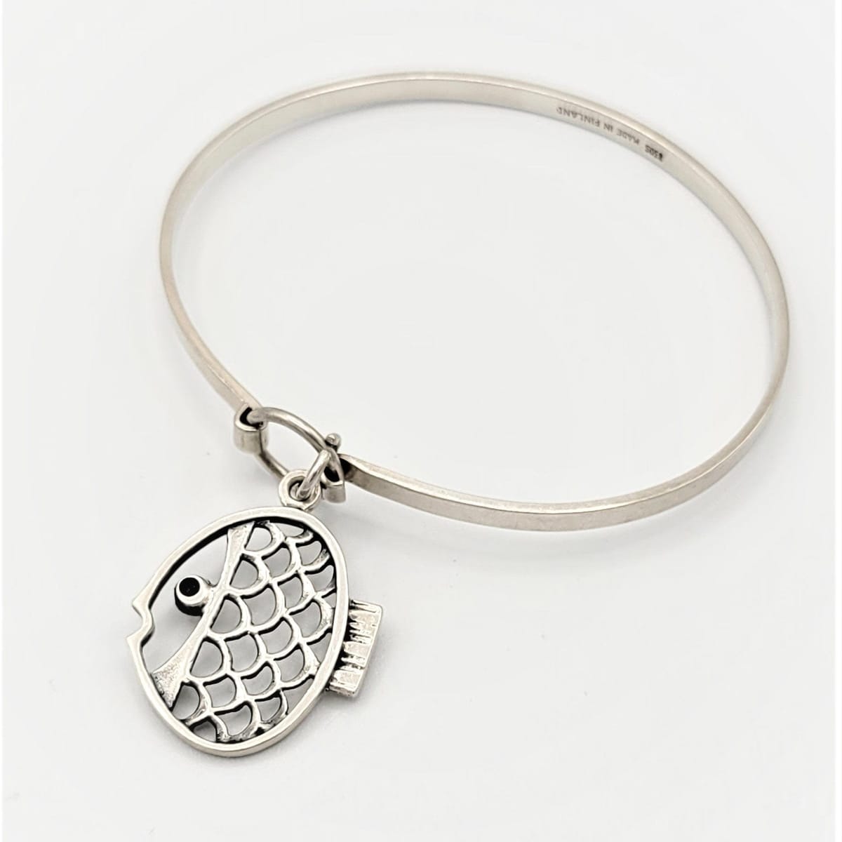 Finland Jewelry Vintage Sterling Silver Finland Modernist Fish Charm Top Latch Bangle Bracelet