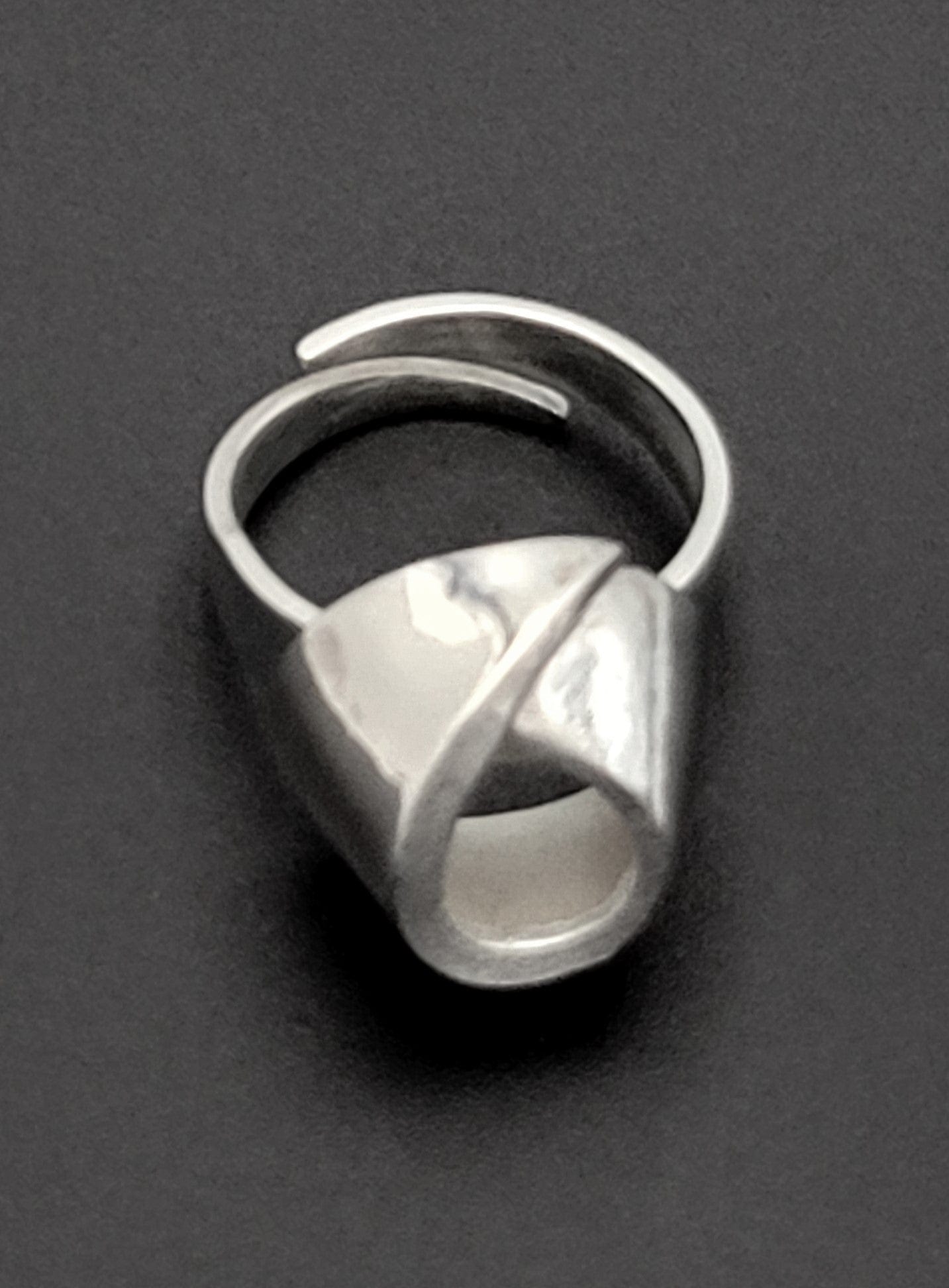 Matti J Hyvarinen Jewelry MJ Hyvärinen Sirokoru Finland Modernist Sterling Curled Cocktail Ring 1974