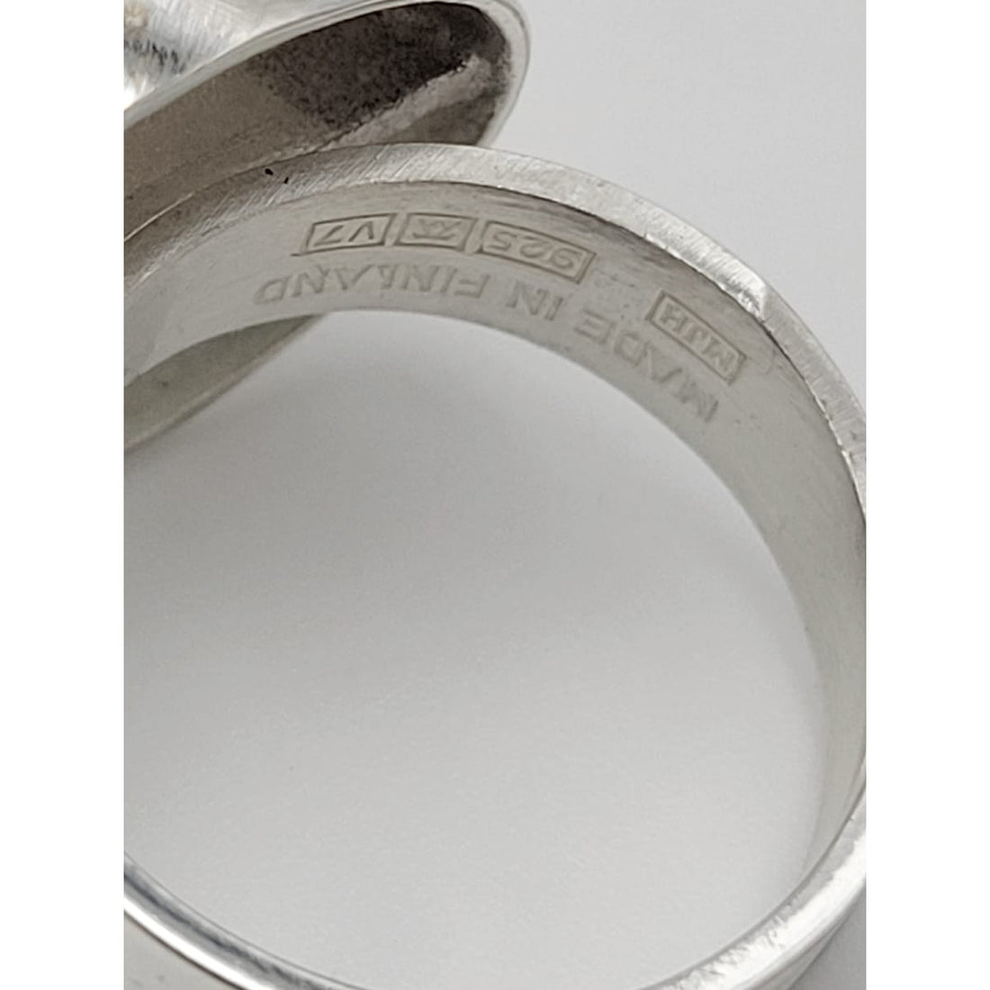 Matti J Hyvarinen Jewelry MJ Hyvärinen Sirokoru Finland Modernist Sterling Curled Cocktail Ring 1974